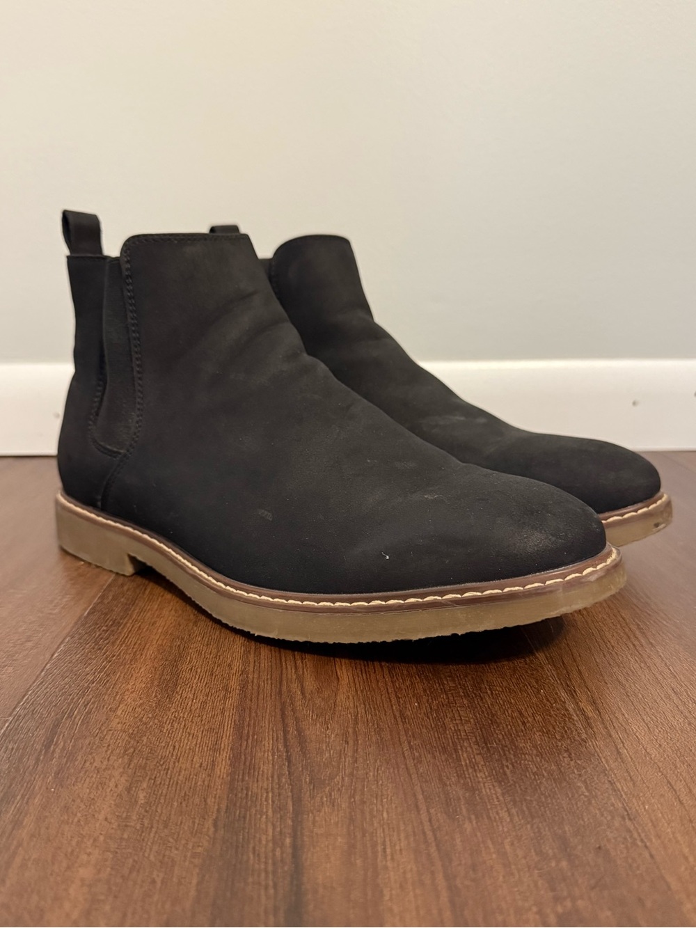 Men's Black Chukka Boots with Contrast Sole
